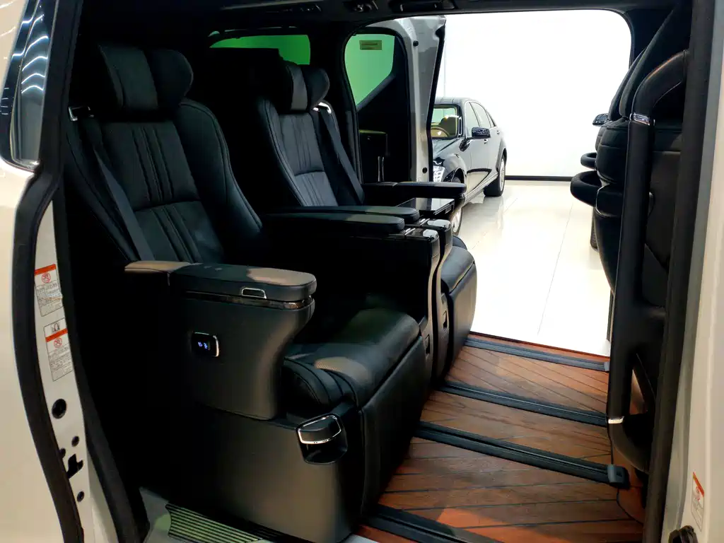 Toyota Vellfire — фото 8