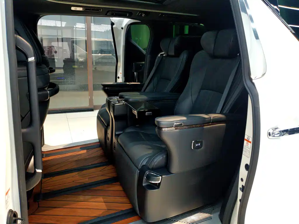 Toyota Vellfire — фото 9