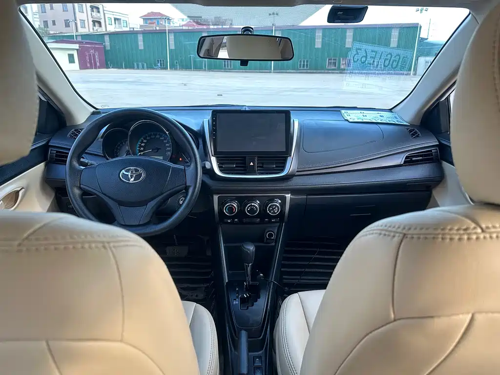 Toyota Yaris L — фото 3