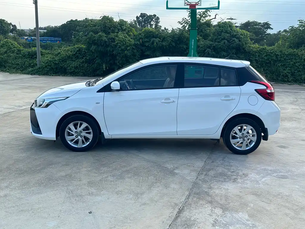 Toyota Yaris L — фото 6