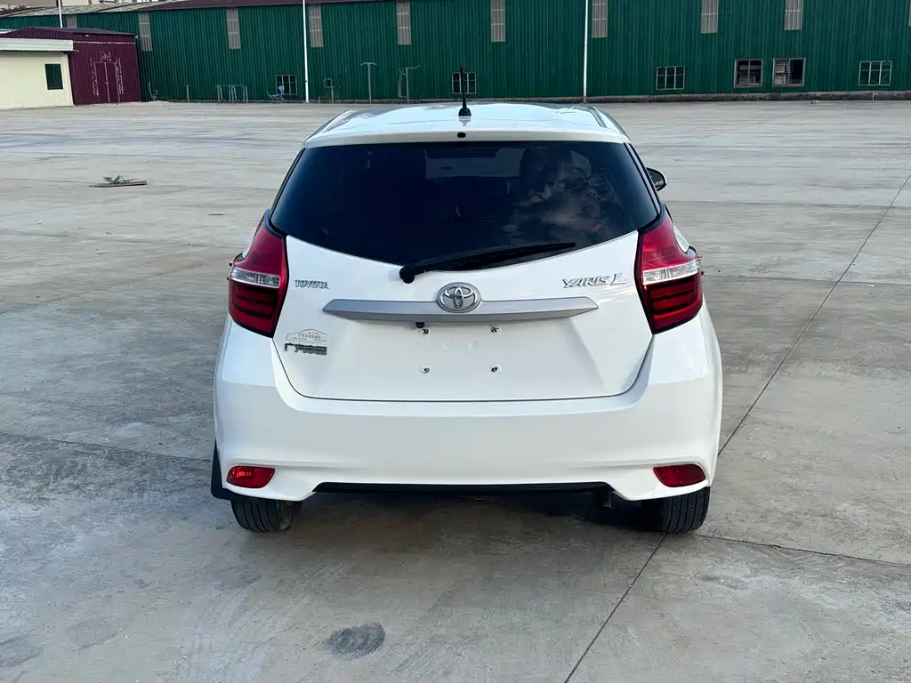 Toyota Yaris L — фото 8