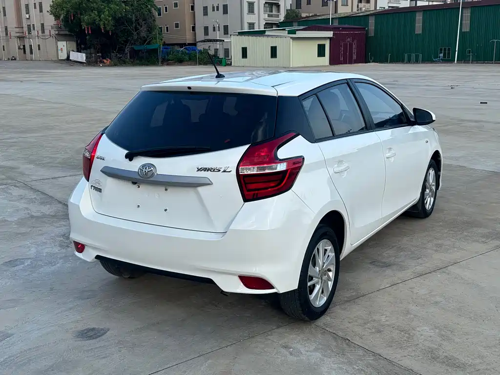 Toyota Yaris L — фото 9