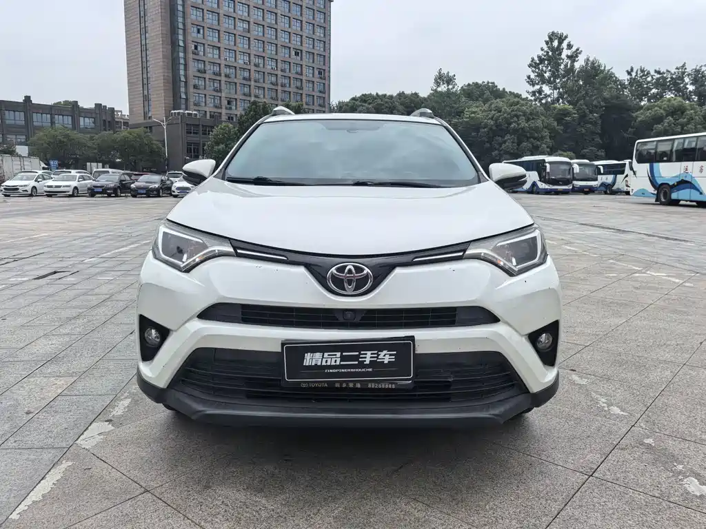 Toyota RAV4 — фото 2