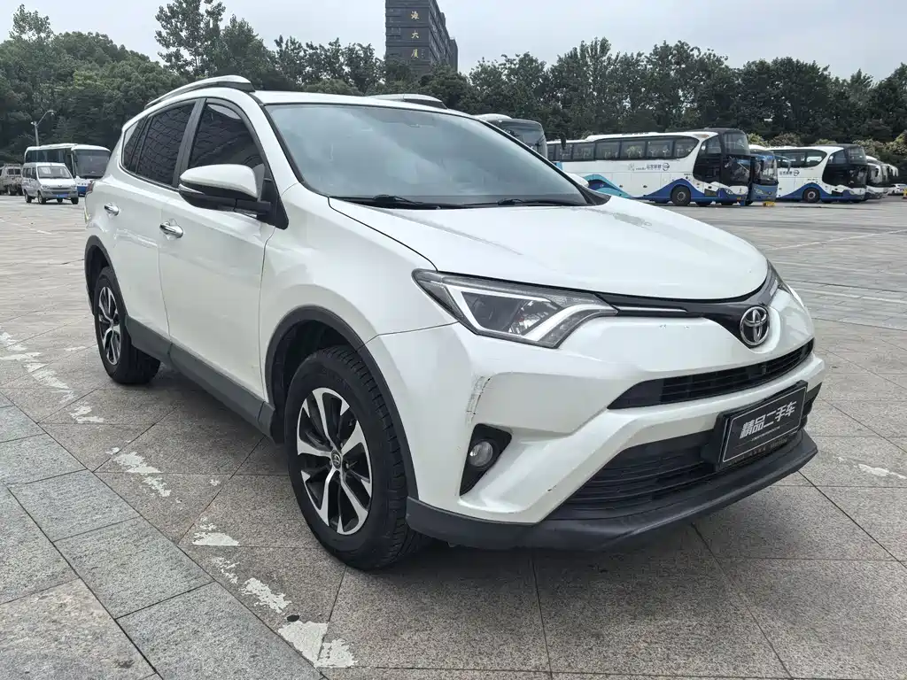 Toyota RAV4 — фото 3