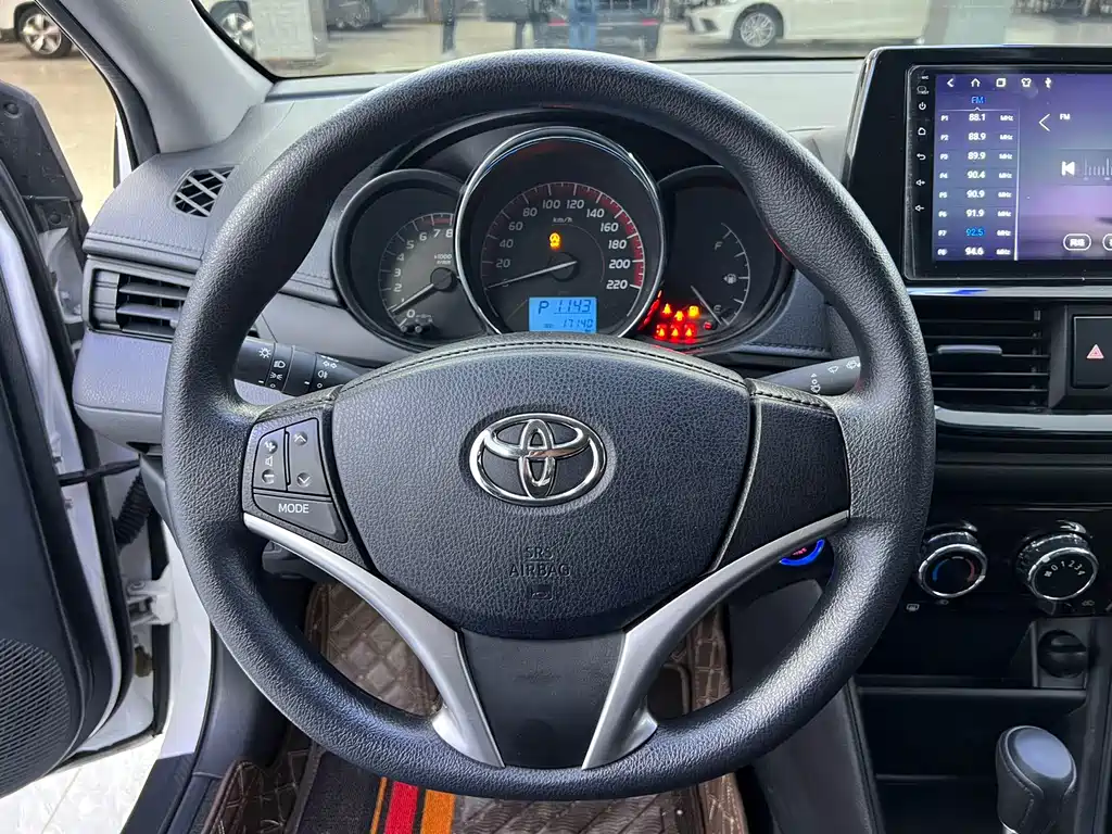 Toyota Vios — фото 6