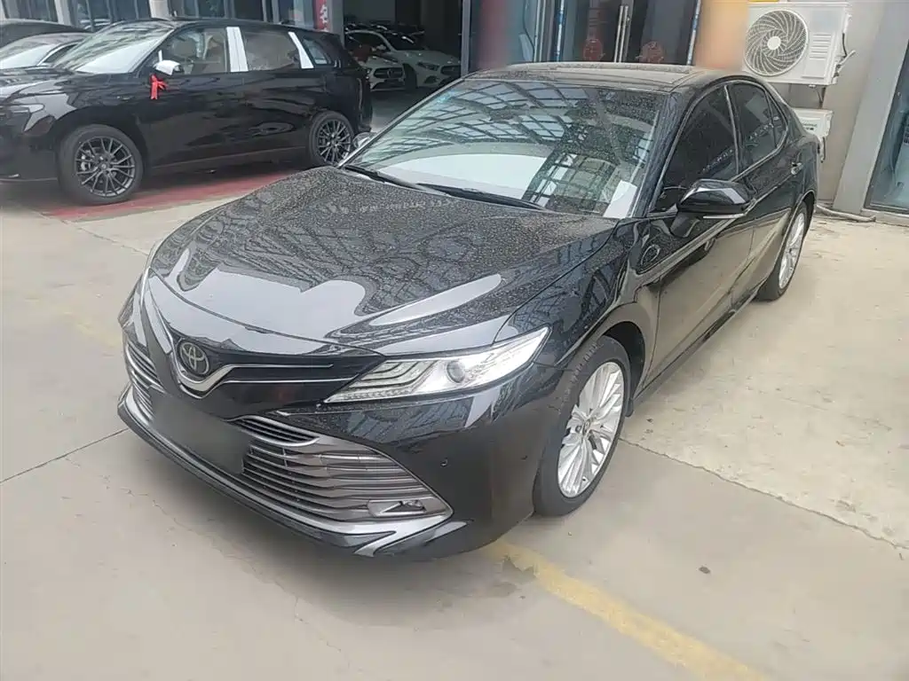 Toyota Camry — фото 2