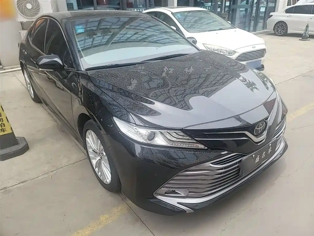 Toyota Camry — фото 4