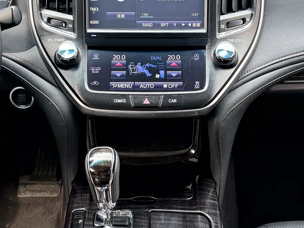 Toyota Crown — фото 13
