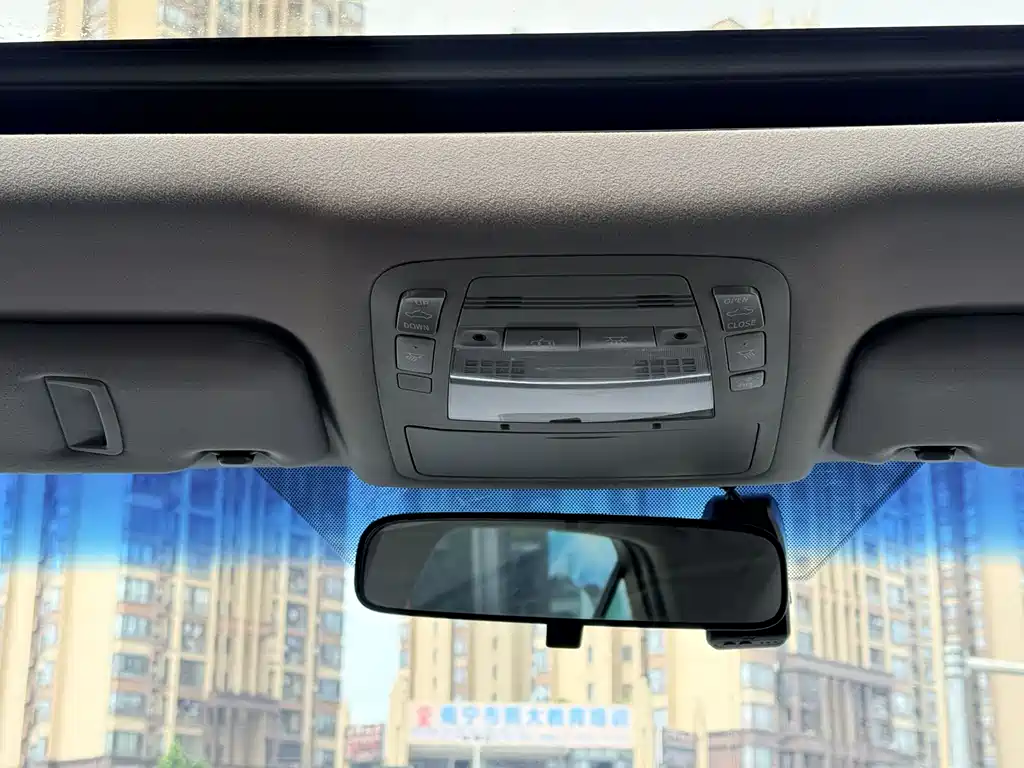 Toyota Crown — фото 18
