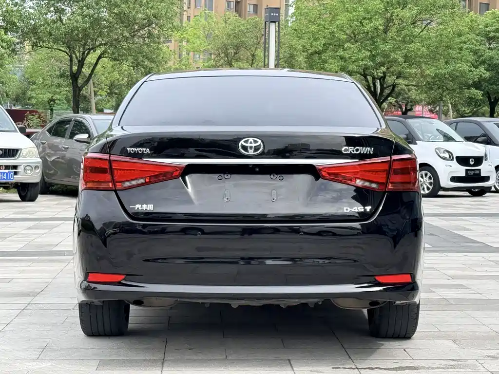 Toyota Crown — фото 4