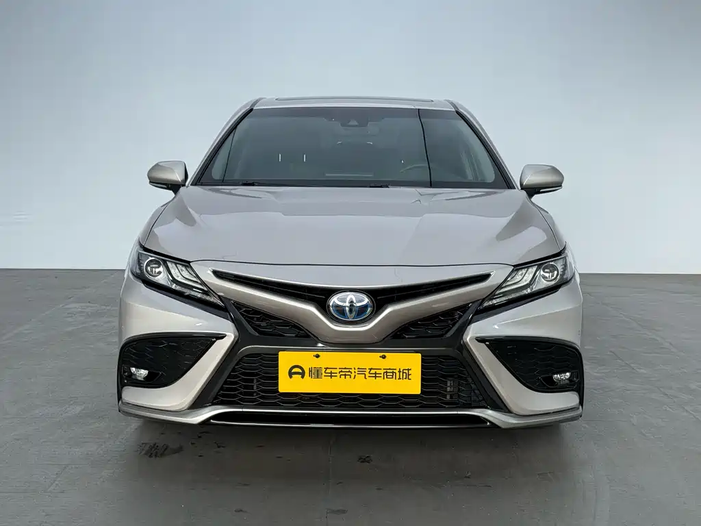 Toyota Camry — фото 2