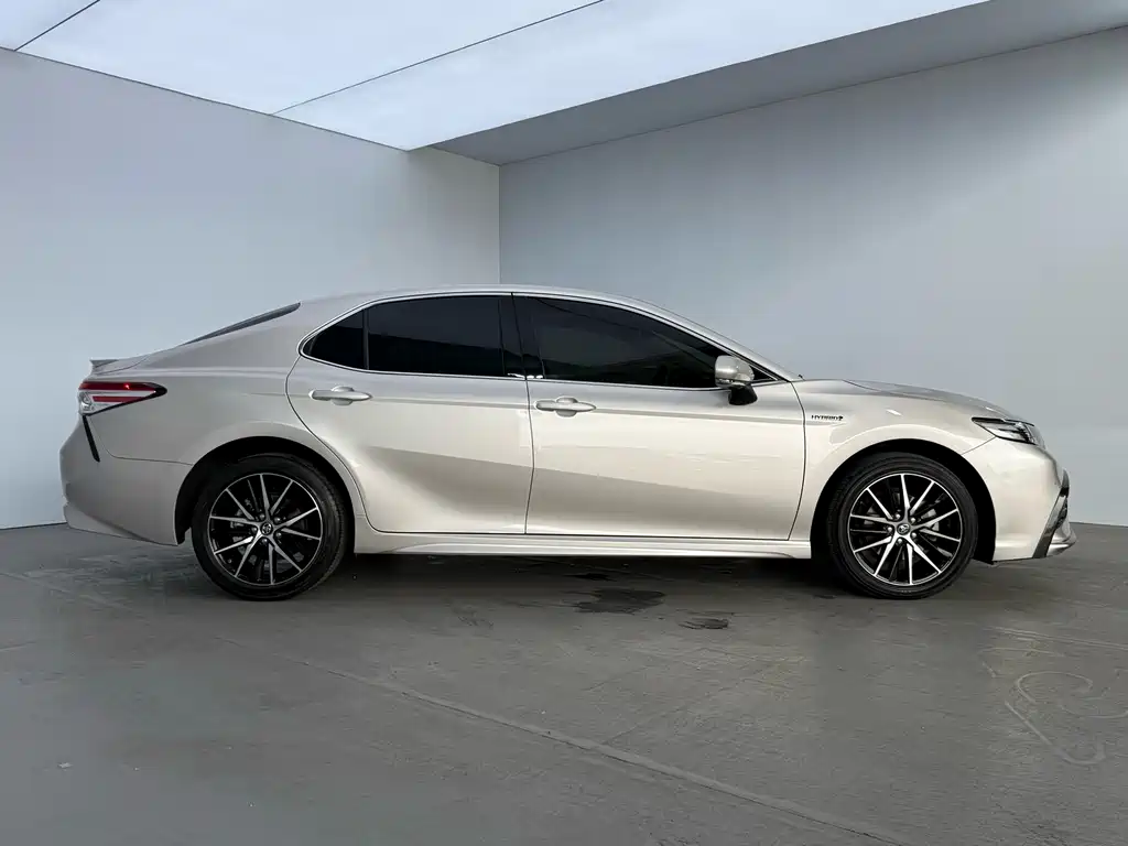 Toyota Camry — фото 8