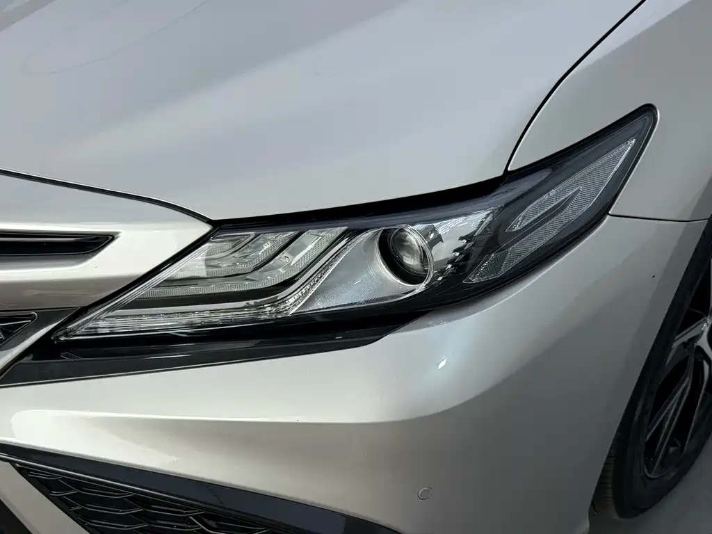 Toyota Camry — фото 9