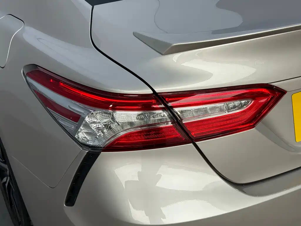 Toyota Camry — фото 10