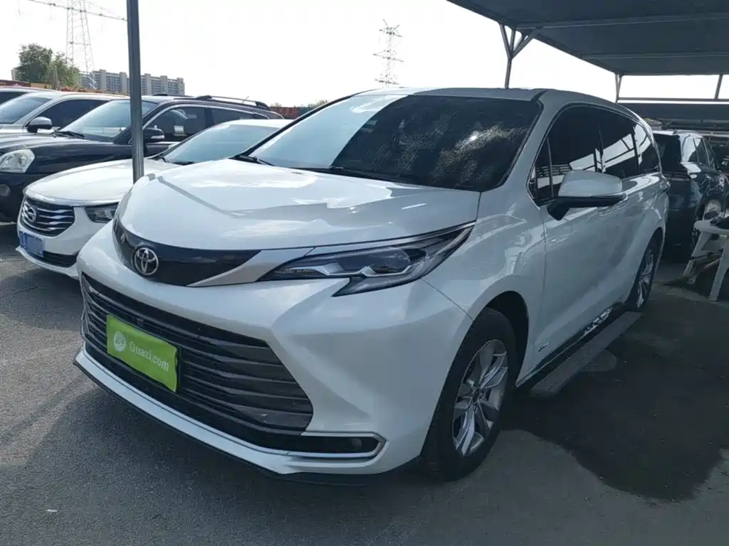 Toyota Sienna — фото 2