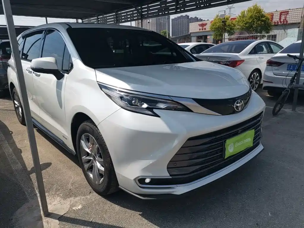 Toyota Sienna — фото 4