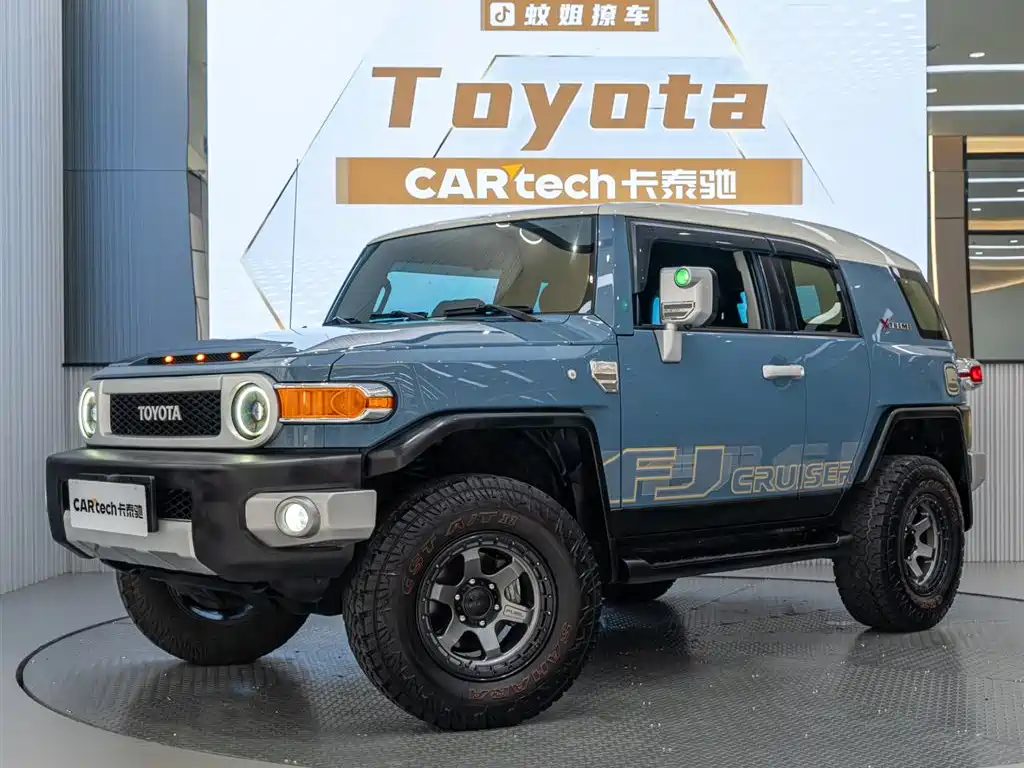 Toyota FJ Cruiser — фото 13