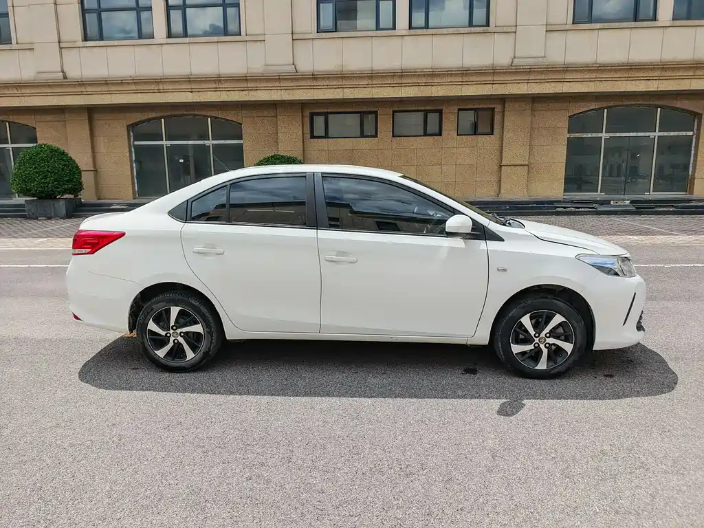 Toyota Vios — фото 4