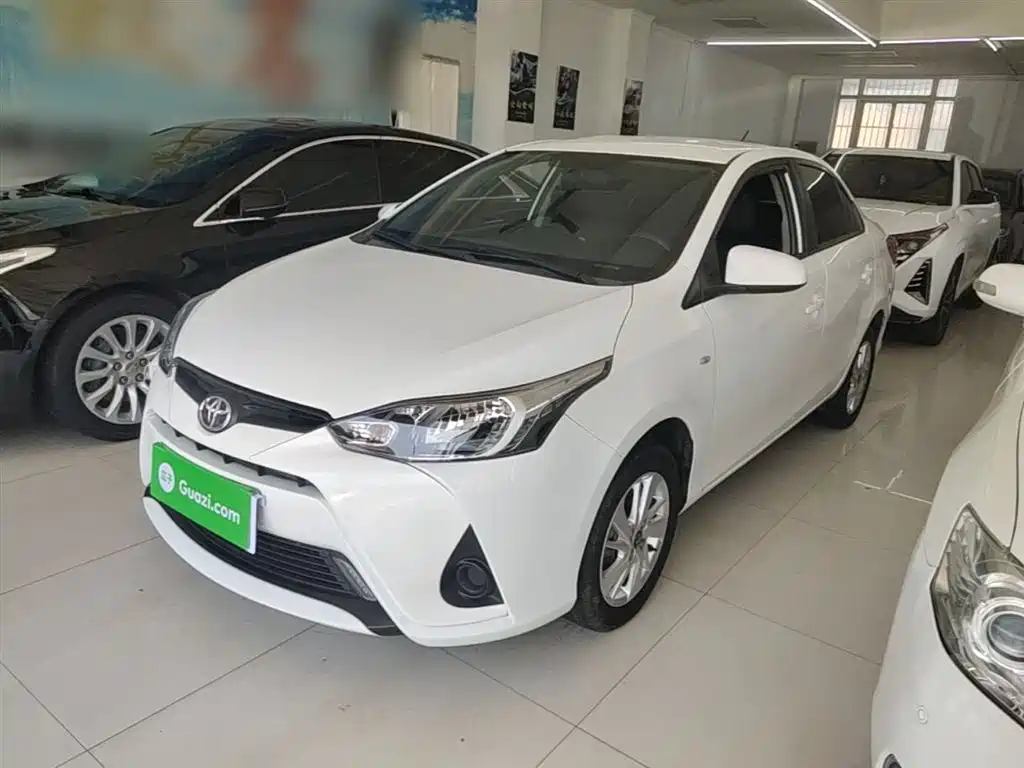 Toyota Yaris L — фото 2