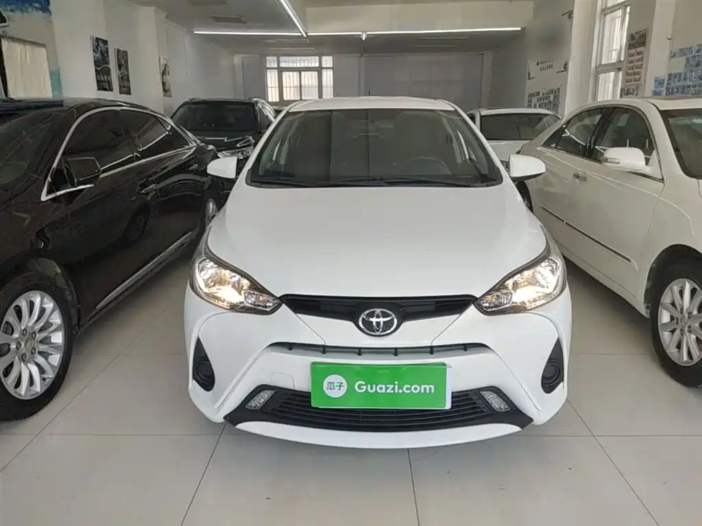 Toyota Yaris L — фото 3