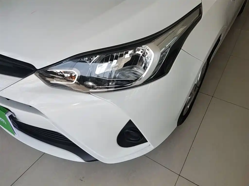 Toyota Yaris L — фото 24
