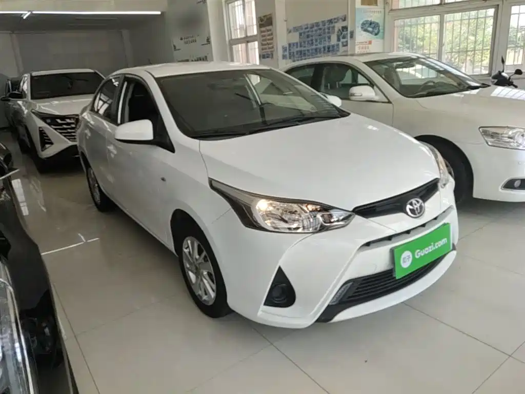 Toyota Yaris L — фото 4