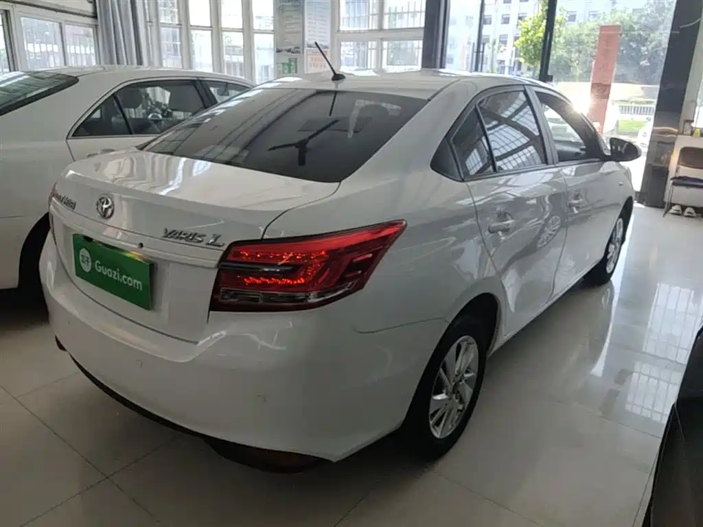 Toyota Yaris L — фото 7