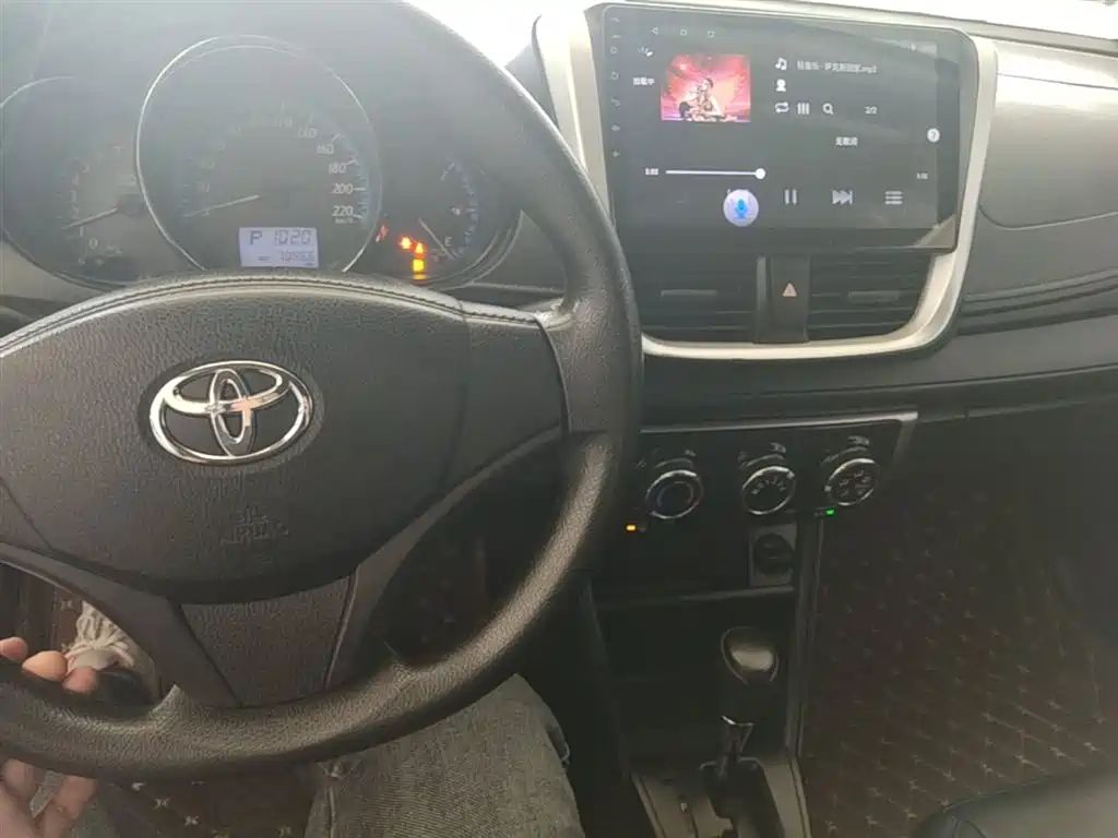 Toyota Yaris L — фото 10
