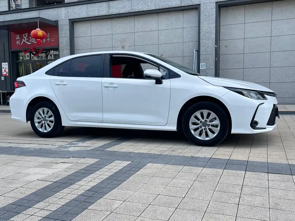 Toyota Corolla — фото 4
