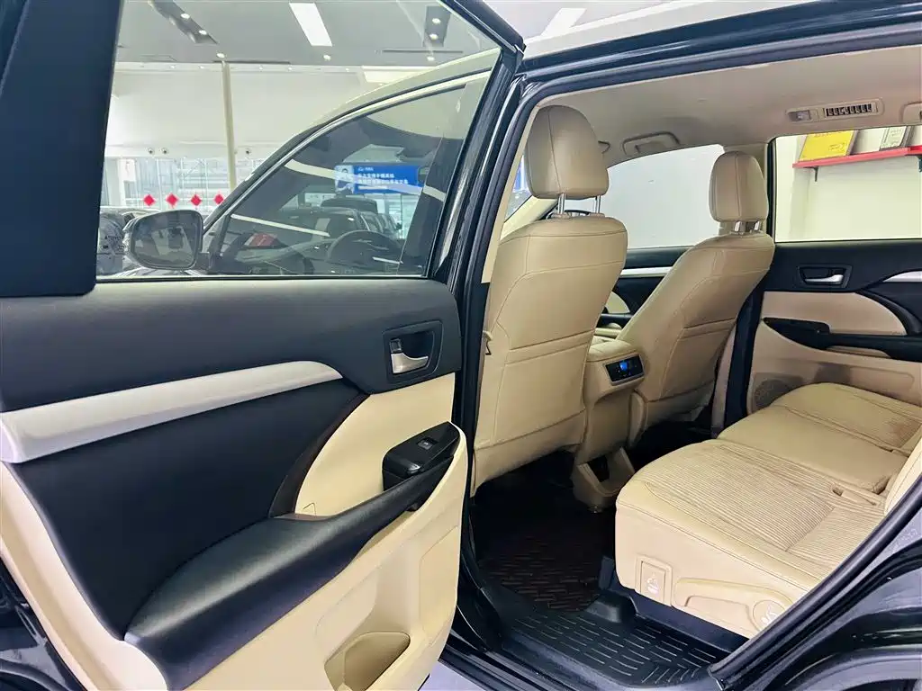 Toyota Highlander — фото 23