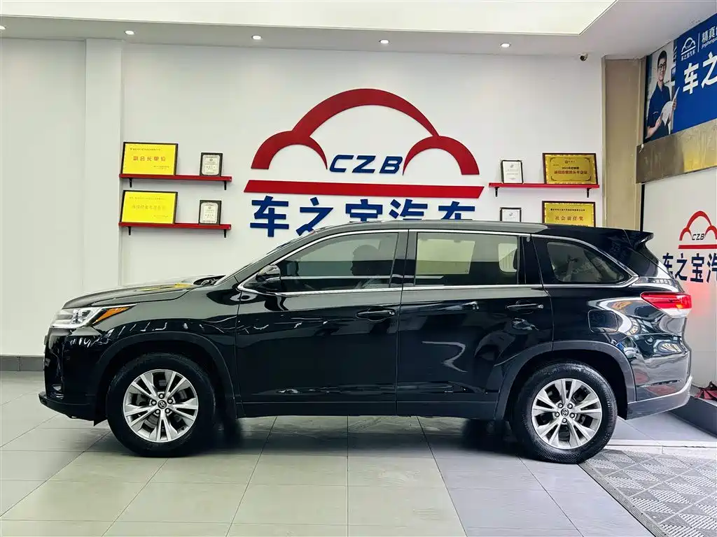Toyota Highlander — фото 4