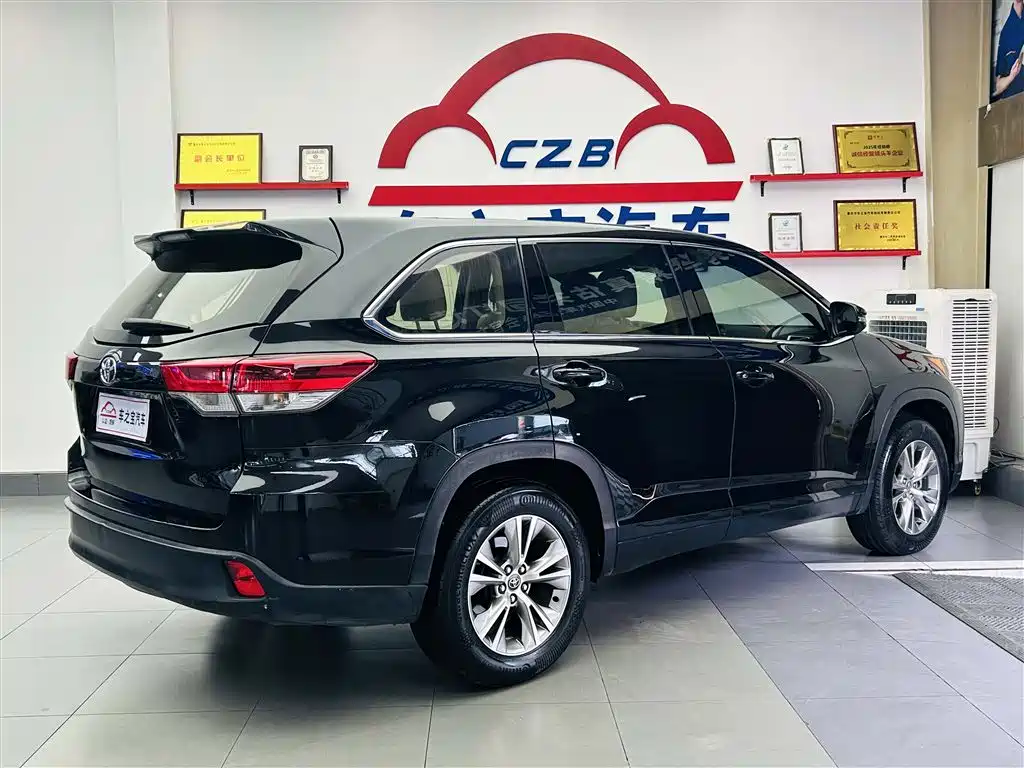 Toyota Highlander — фото 5