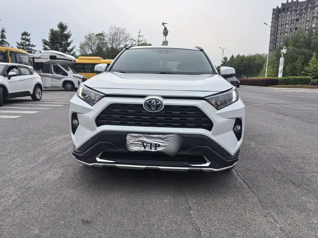 Toyota RAV4 — фото 11
