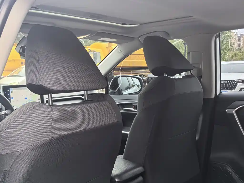 Toyota RAV4 — фото 15