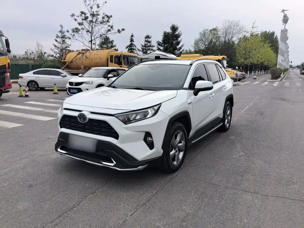 Toyota RAV4 — фото 5
