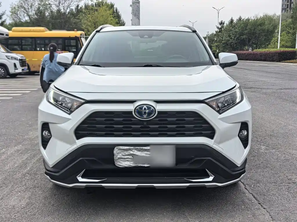 Toyota RAV4 — фото 6