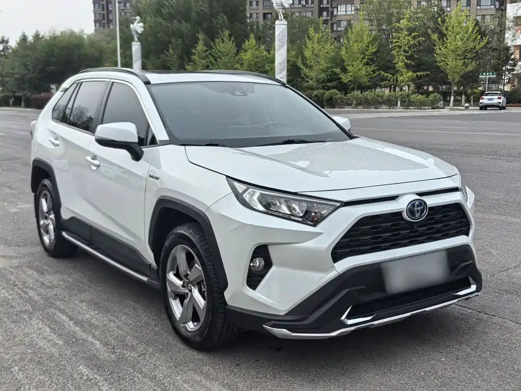 Toyota RAV4 — фото 7