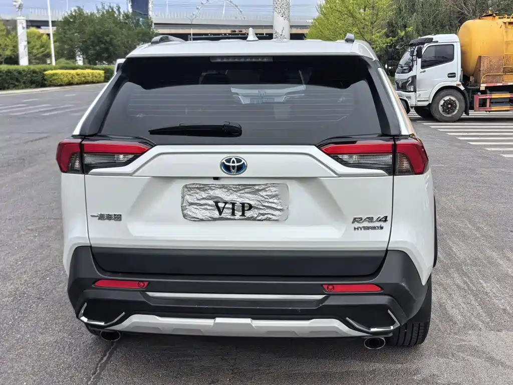 Toyota RAV4 — фото 9