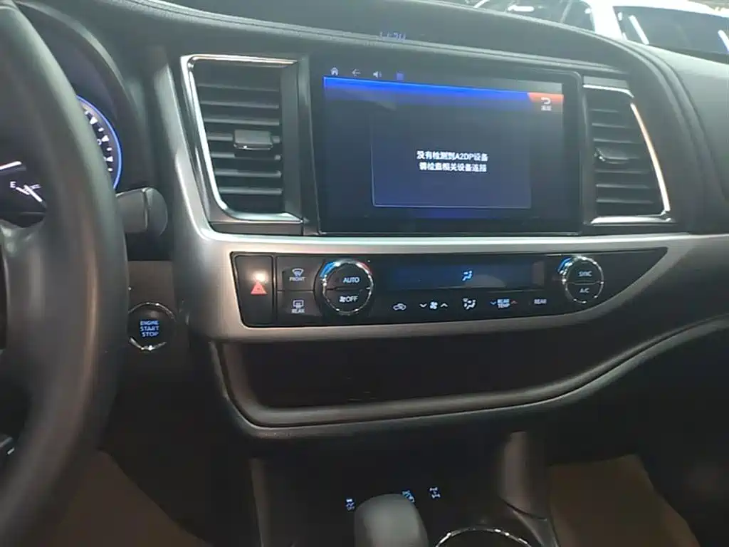 Toyota Highlander — фото 13
