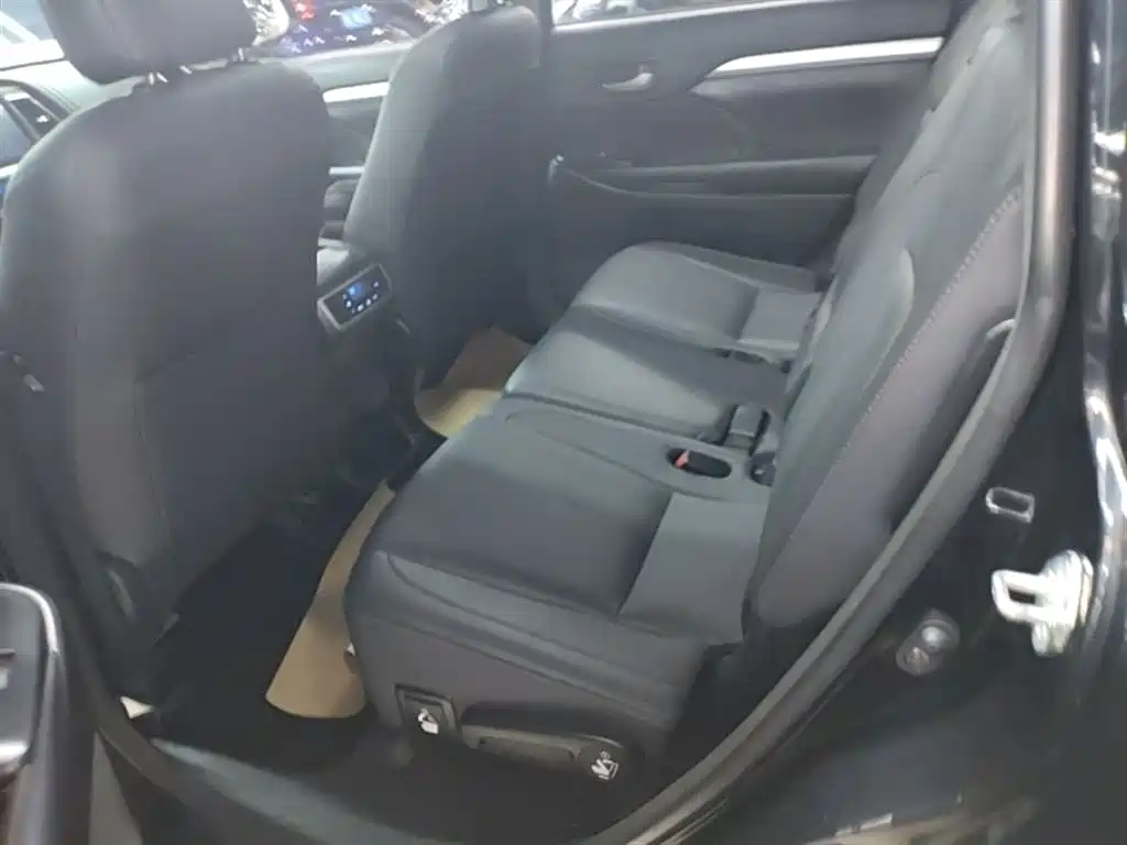 Toyota Highlander — фото 17