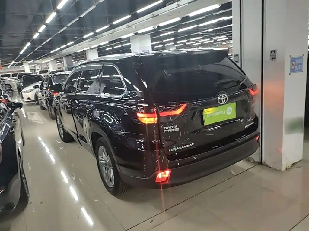Toyota Highlander — фото 5