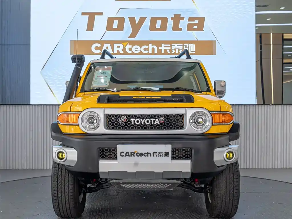 Toyota FJ Cruiser — фото 2