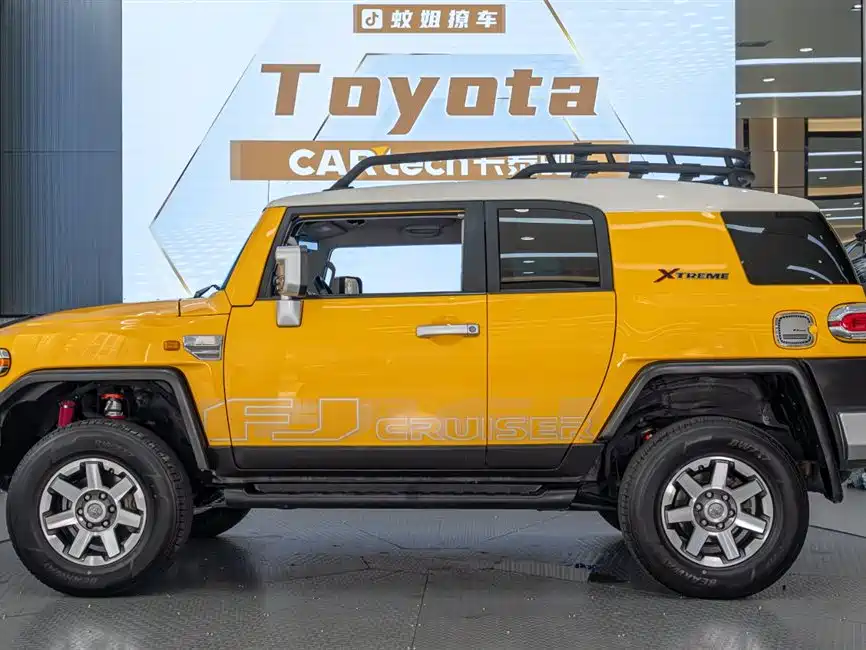Toyota FJ Cruiser — фото 3