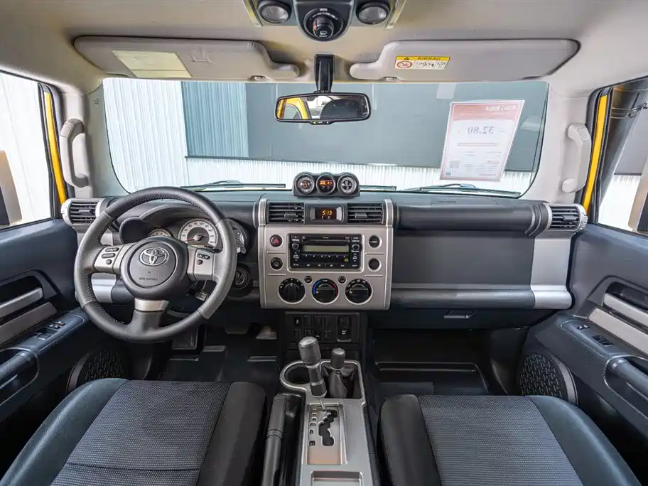 Toyota FJ Cruiser — фото 10