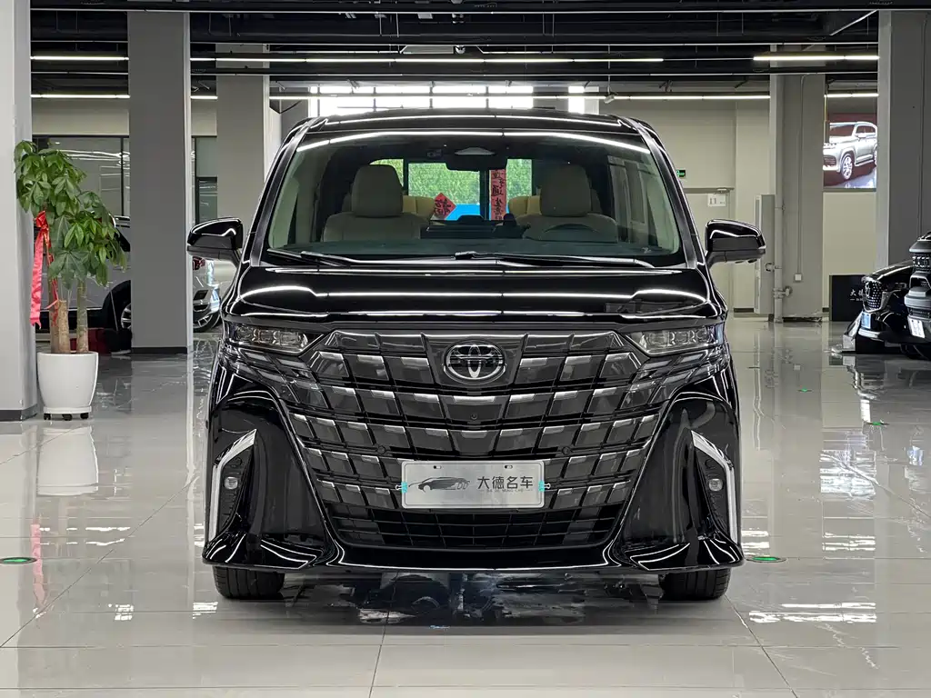 Toyota Alphard — фото 2