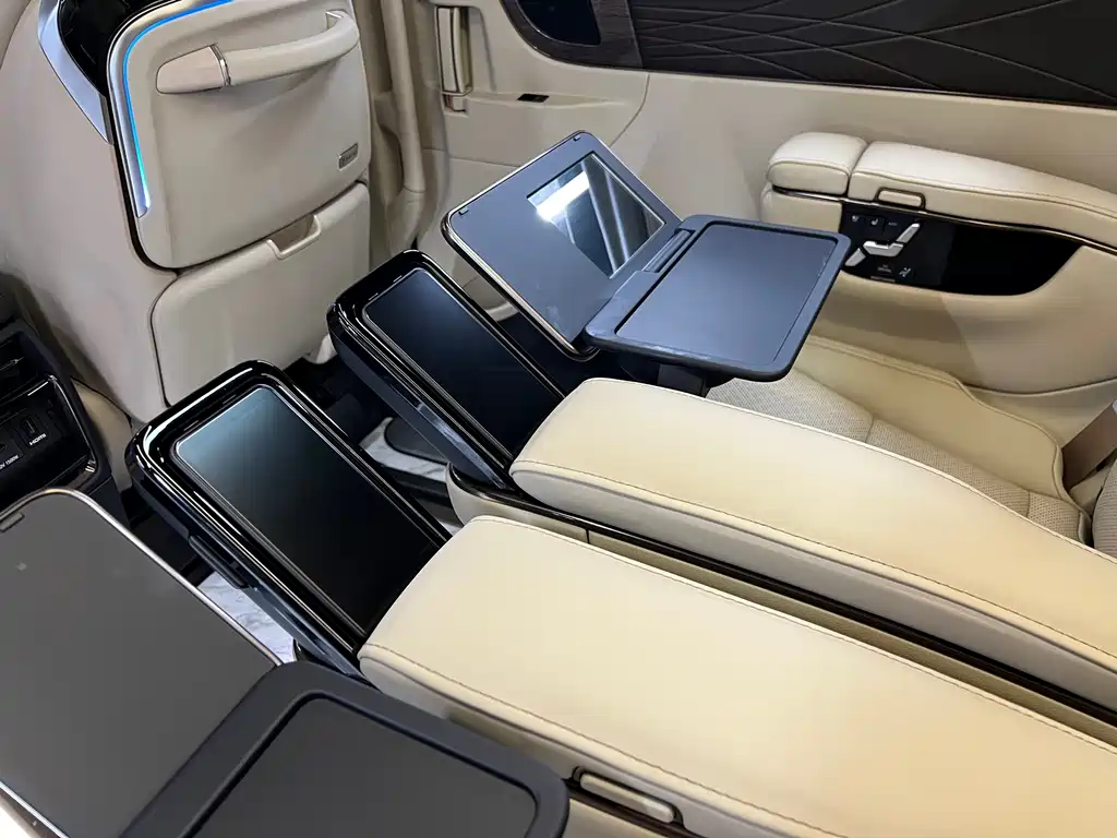 Toyota Alphard — фото 13