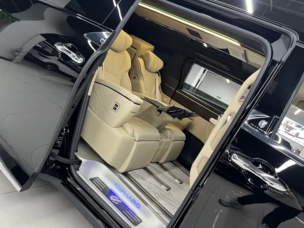 Toyota Alphard — фото 14