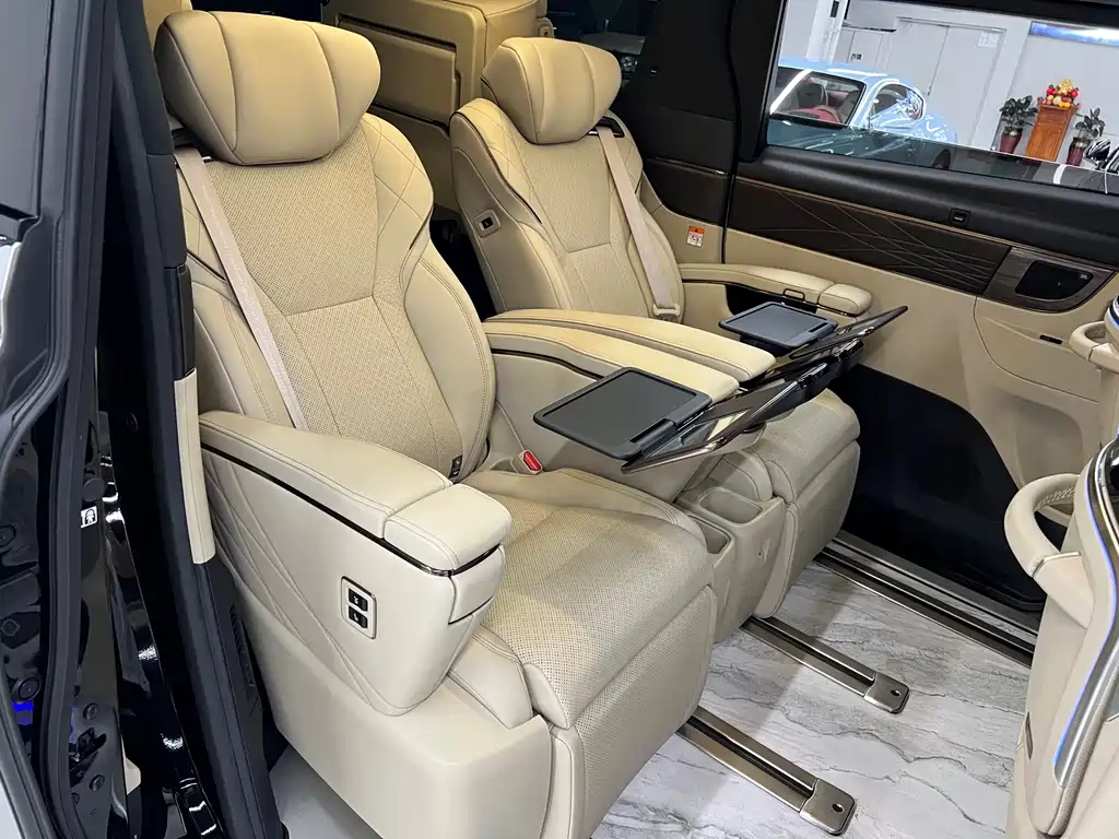Toyota Alphard — фото 15