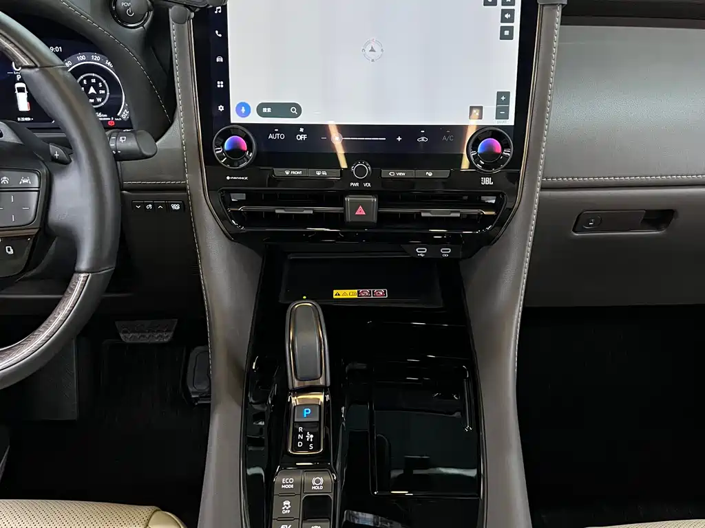 Toyota Alphard — фото 18