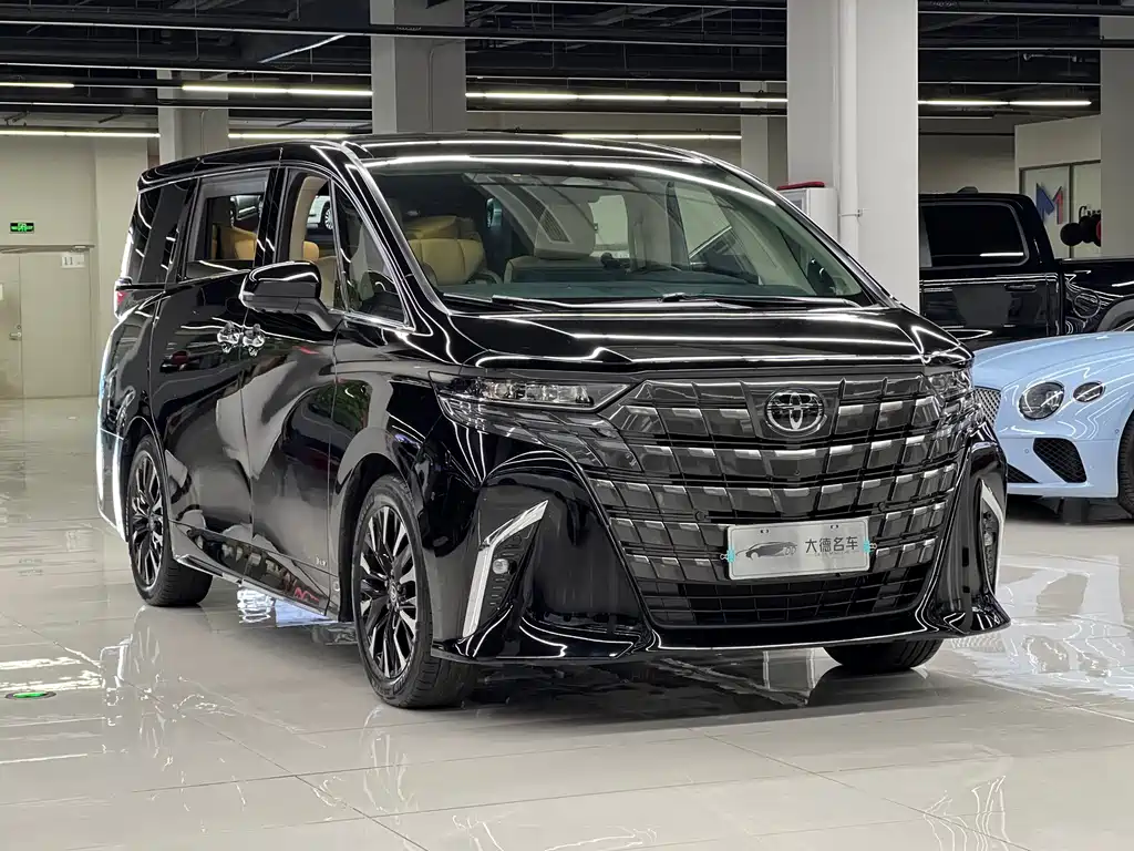 Toyota Alphard — фото 3